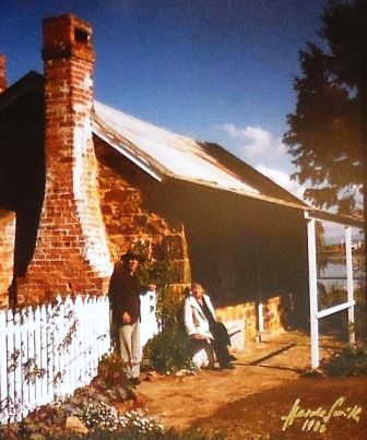 Photograph of Len and Connie Young at Blundell's Cottage 1986