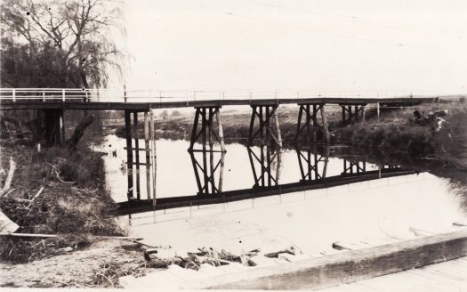 Old Commonwealth Avenue bridge over the Molonglo River at Acton