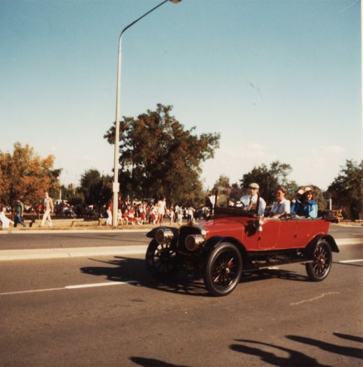 Canberra Day Parade, London Cct (near YWCA) - vintage car