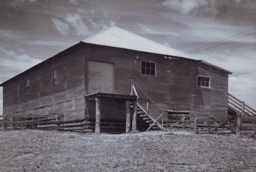 View of the front of the woolshed at Melrose