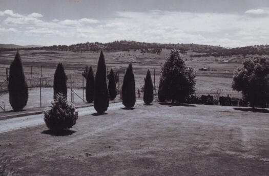 Yarra Glen and Hughes are in the distance. Yarralumla Creek runs across the photo. The Melrose tennis court is at left.