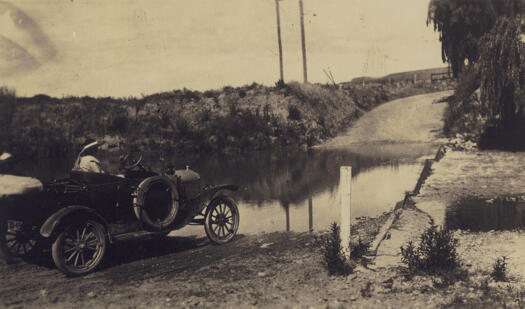 Scotts Crossing looking south. Mrs Mary Bazley is sitting in a Model T Ford owned by Charles Bean.