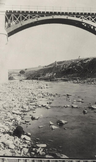 Also probably taken by Eddie Hutchison at time of bridge opening in September 1887.