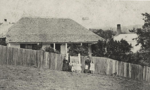 Mary Anne Wright with children Charlotte, Warre, Annie and Florence.