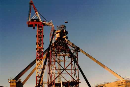 Collapse of the boom on the tower crane when a safety mechanism failed on 19 September 1986